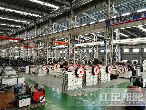 時產50噸，出料0.2-0.3mm的大理石制砂機車間一角