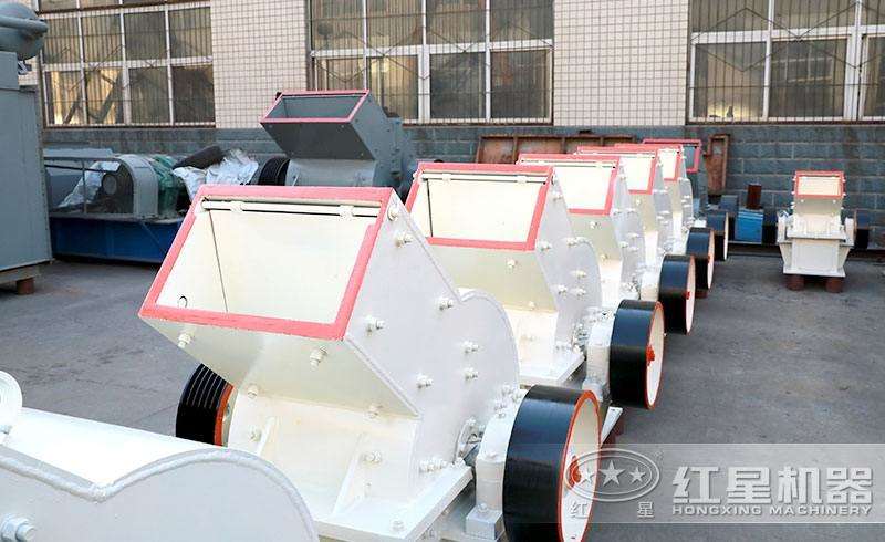 小型錘式破碎機廠家，現貨提供，可到場帶料免費咨詢