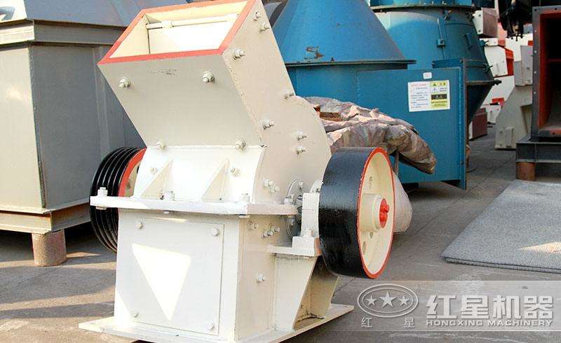 小型錘式破碎機，體積小，易移動