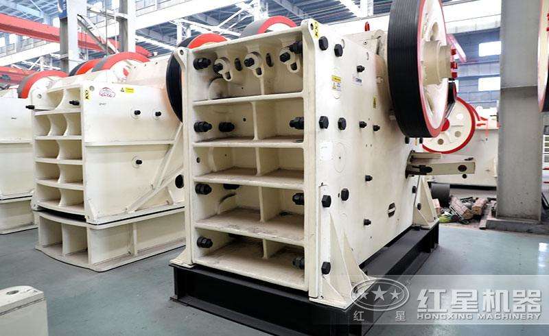 鄂式破碎機，優質鋼板鑄成，使用壽命長 style=width:720px; 