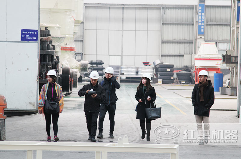 規模化設備廠房，提供立式復合破碎機免費咨詢